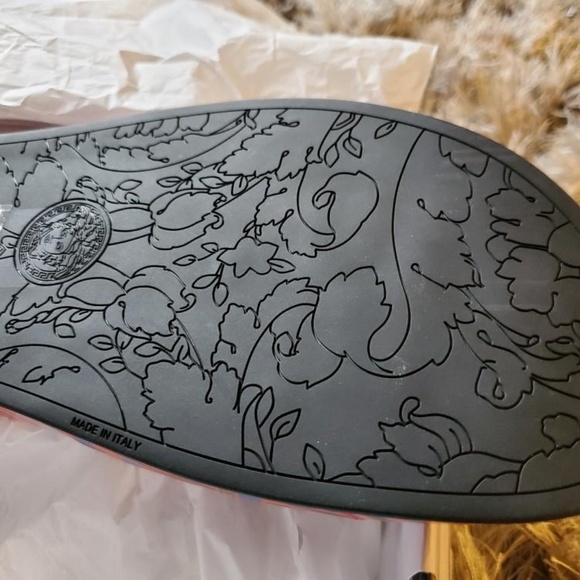 VERSACE, on the floor - Picture 7 of 10